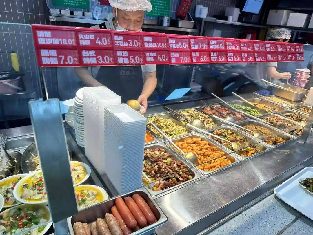 中式快餐三巨头，被北漂打工人吃成食堂了