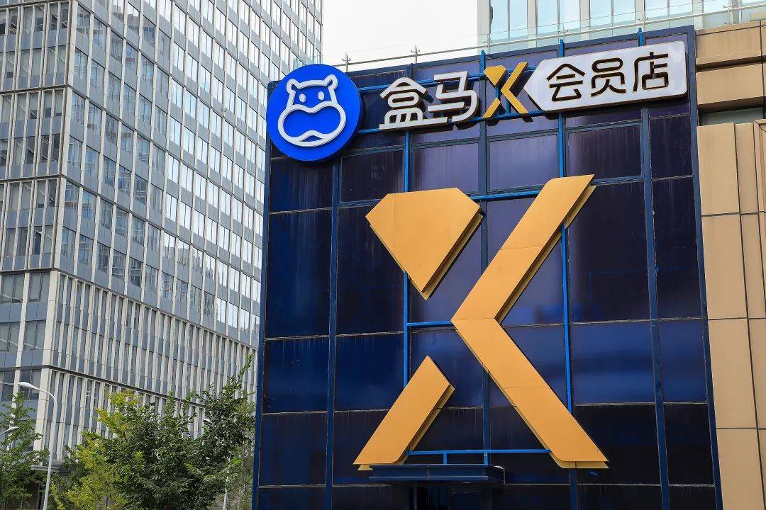 OpenAI 官宣周活 7 亿；特斯拉宣布马斯克获授价值 290 亿美元股票；苹果脑控技术首次现场演示 | 极客早知道
